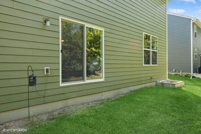 Sliding door to backyard - 4505 Yellowstone Ln N