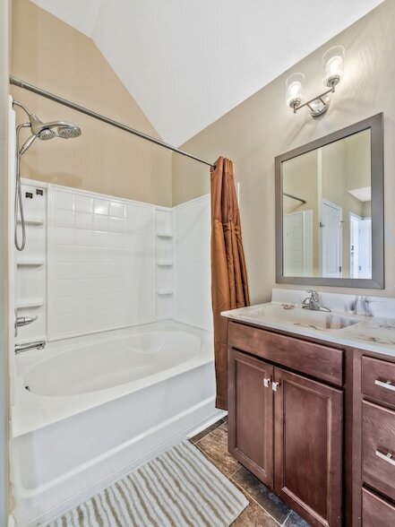 Building Photo - 543 Woodtrace Dr