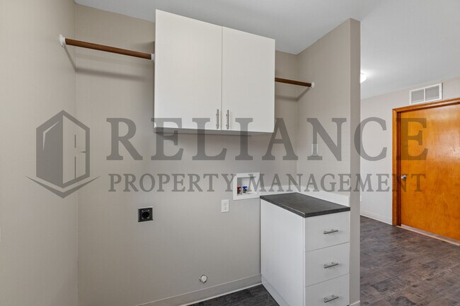 Building Photo - 1720 S Windsor Rd