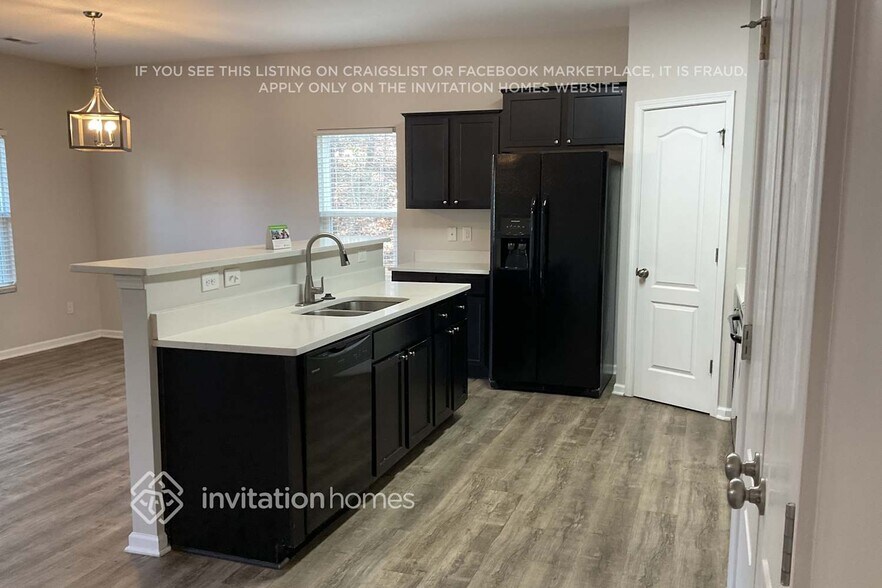 Building Photo - 136 Autumn Bluff Cir