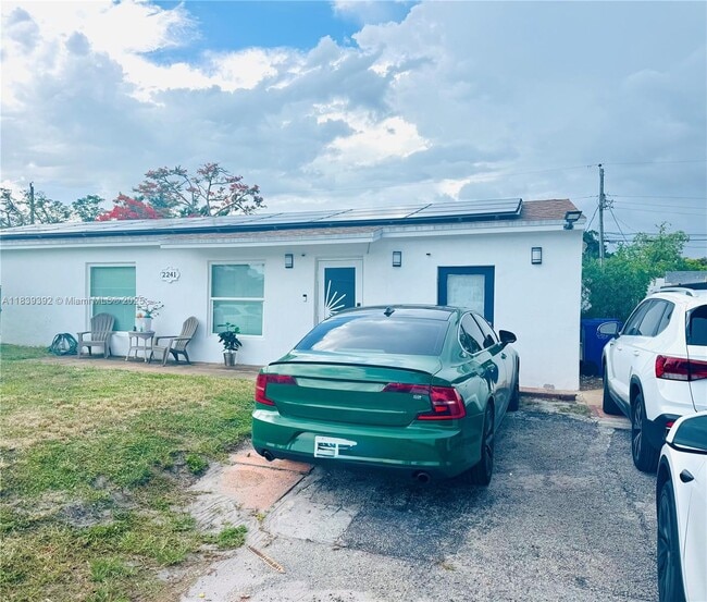 Primary Photo - 2241 SW 43rd Ave