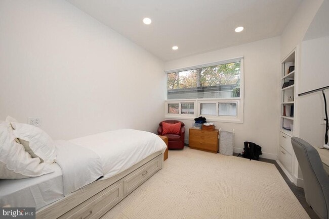 Building Photo - 39 Fairview Rd