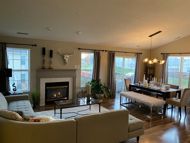 Beautiful open concept Condo in Westf - 454 Filmore Dr