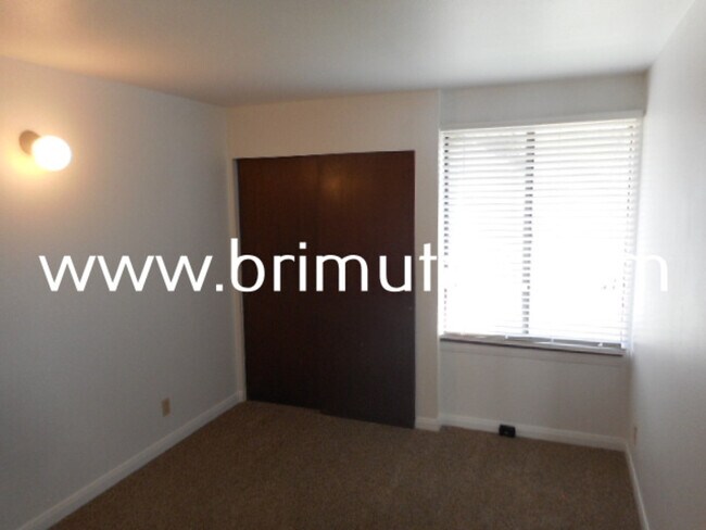 Building Photo - 292 100 E