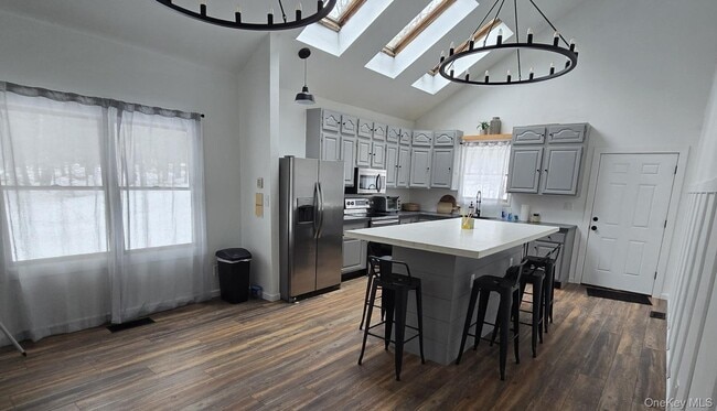 Building Photo - 537 Old Tacy Rd