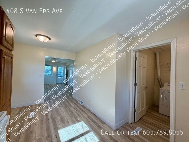 Building Photo - 408 S Van Eps Ave