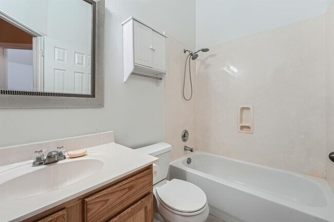 Building Photo - 1402 Weatherford Dr