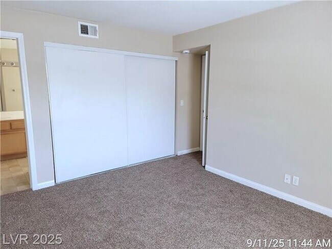 Building Photo - SE / SUNRISE MANOR 2ND FLOOR UNIT IN GATED...