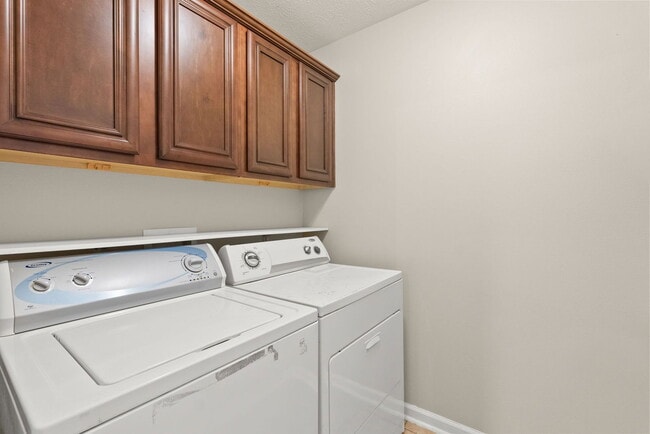 Building Photo - 1470 Angeline Dr