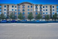Building Photo - Stunning Condo in Excellent Salt Lake Loca...