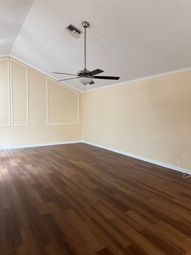 Building Photo - Meadowood gated community