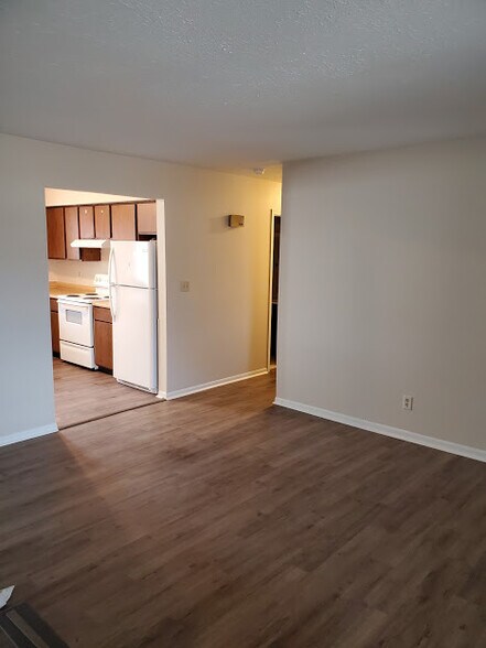 Spacious living room - 4460 Santa Barbara