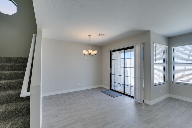 Building Photo - Great 3 bedroom home in South Shore!!