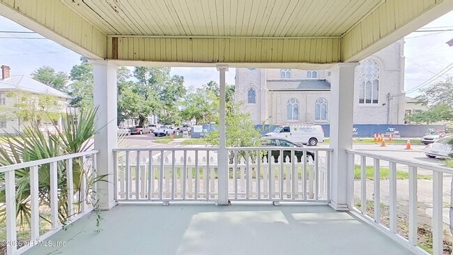 Building Photo - 2025 N Laura St