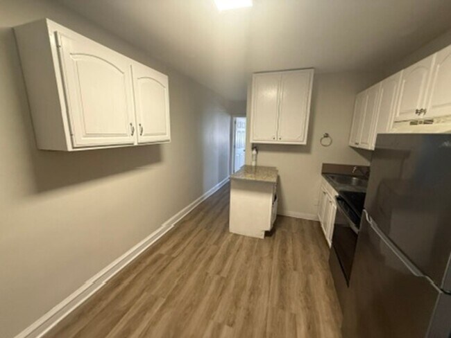 Building Photo - 400 N Springfield Rd
