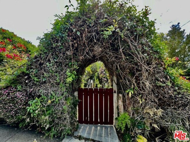 Building Photo - 1920 Preston Ave