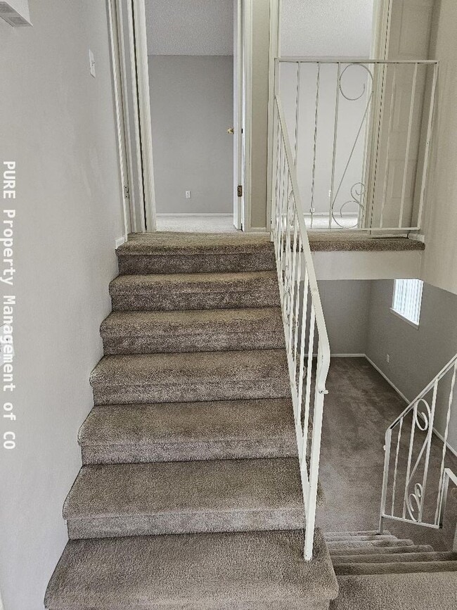 Building Photo - Tri-level home with central air and 1-car garage