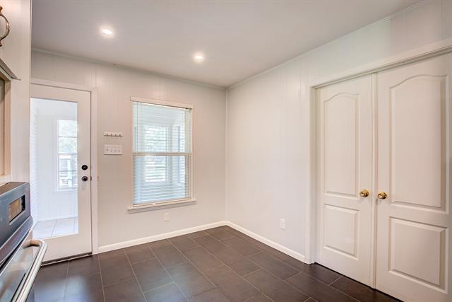 Building Photo - 6562 Locke Ave