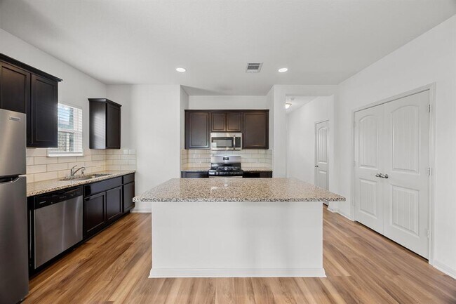 Building Photo - 356 Shiner Ln