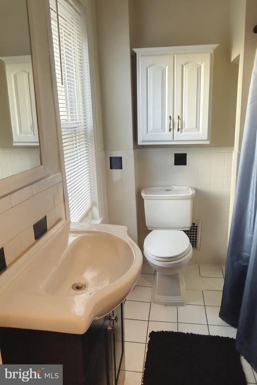 Building Photo - 2034 Chestnut St