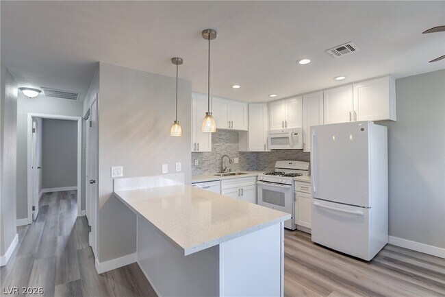 Building Photo - 853 Rock Springs Dr