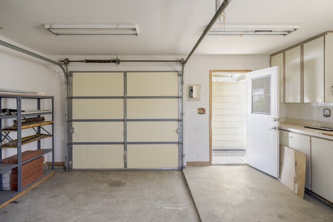 Building Photo - 25361 De Waide Ave