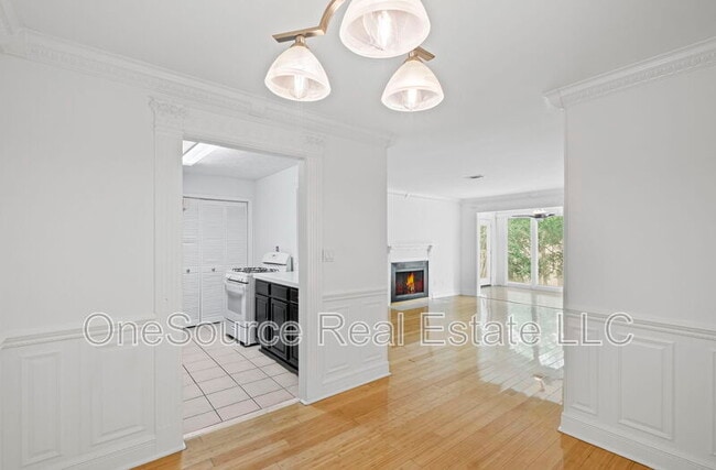 Building Photo - 1709 Augusta Dr