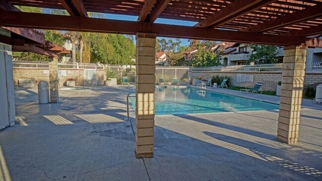 Building Photo - Charming 3-Bedroom Upper-Unit Condo in Can...