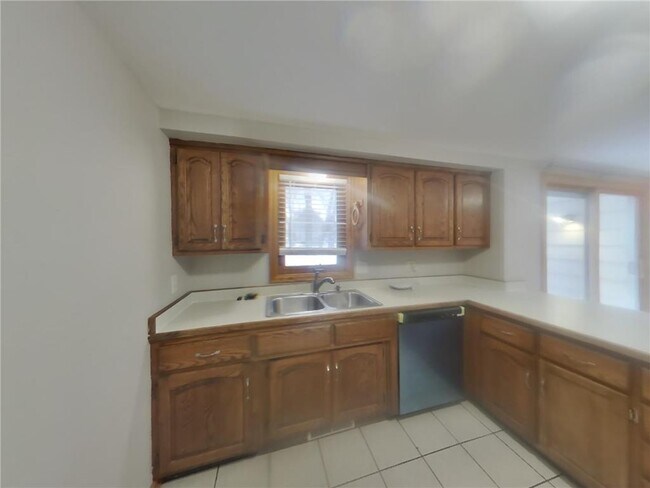 Building Photo - 4845 Orleans Ln N