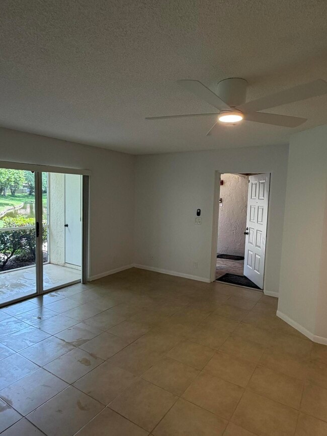 Building Photo - 13811 Oneida Dr