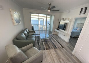 Building Photo - 415 NW Flagler Ave