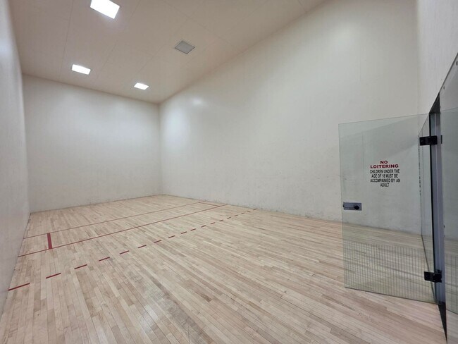 Building Photo - Immaculate Guard-Gated First-Floor Condo!