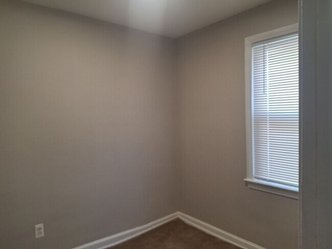 Building Photo - Harper Woods bungalow