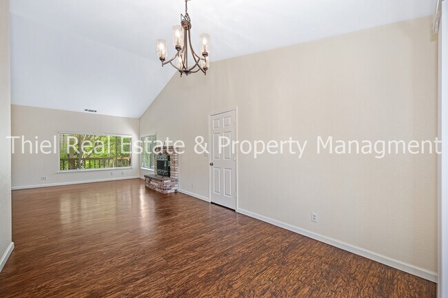 Building Photo - 2277 Knollwood Dr