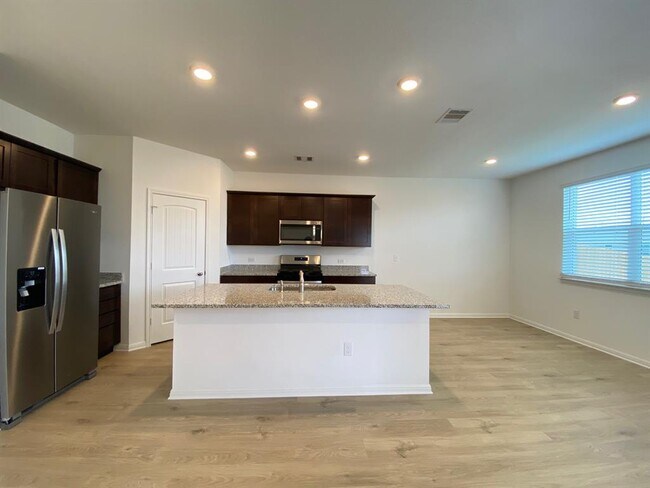 Building Photo - 432 Brody Ln