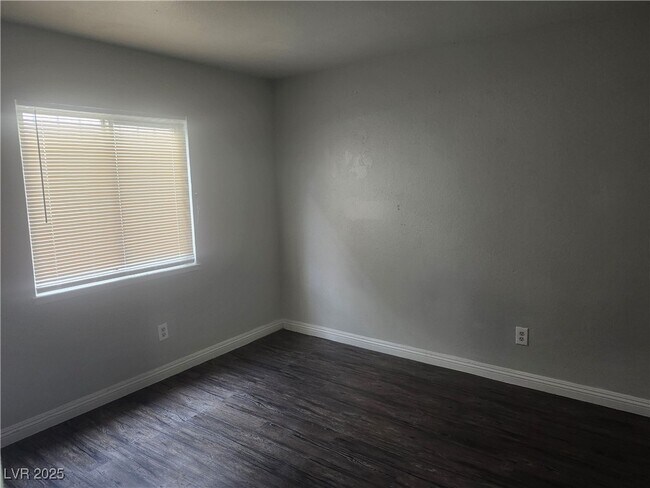 Building Photo - 3437 E Cheyenne Ave