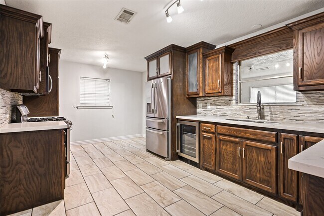 Building Photo - 1503 Leneva Ln