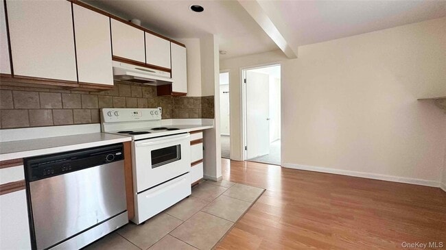 Building Photo - 64 Pine Hollow Rd