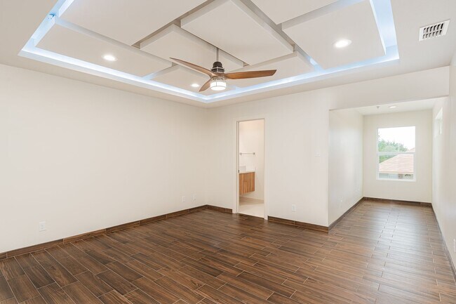 Building Photo - Beautiful 3 Bedroom Townhome in McAllen