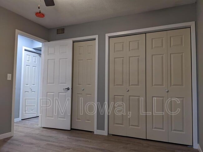 Building Photo - 105 Ludland Dr