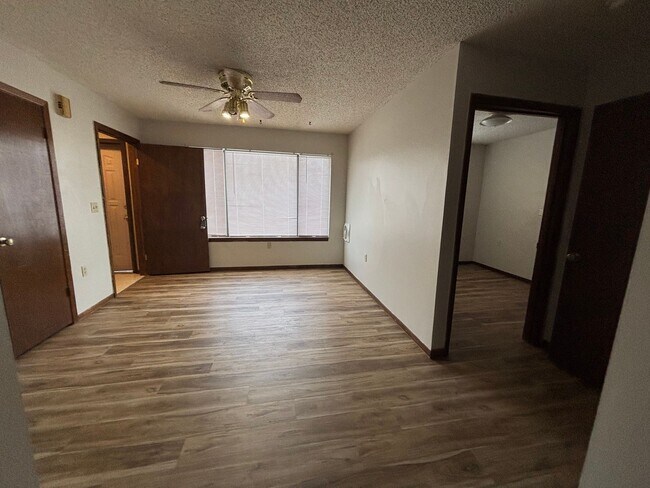 Building Photo - 2619 W 15th St N