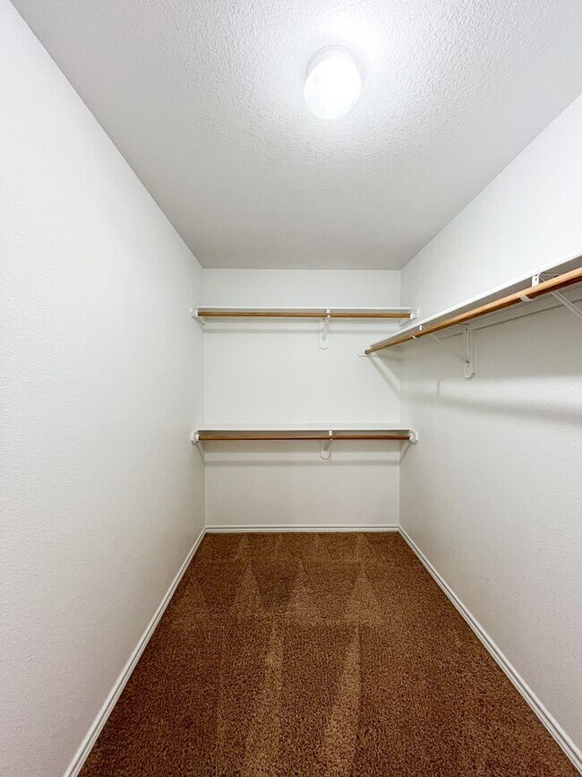 Building Photo - Available 7/16/2025 Beautiful 1 story, 4 b...