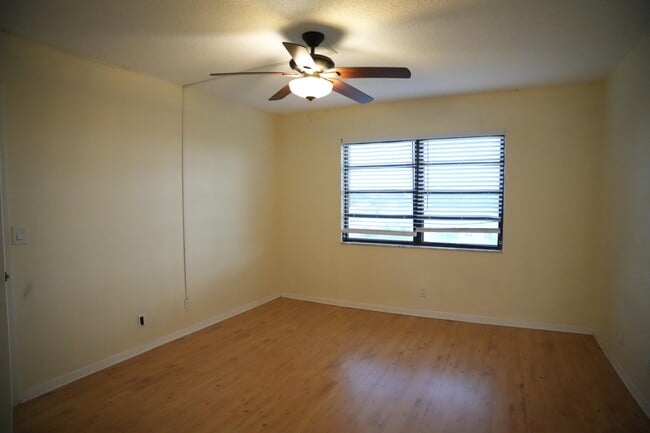 Building Photo - 4640 Lucerne Lakes Blvd W