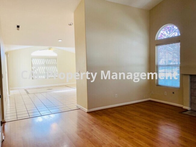 Building Photo - Appealing 3 Bed/ 2 Bath home in Greenfield!
