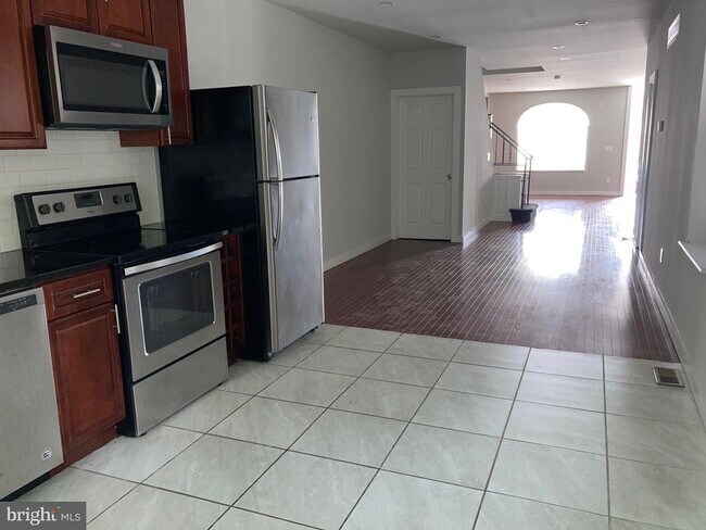 Building Photo - 742 S 53rd St