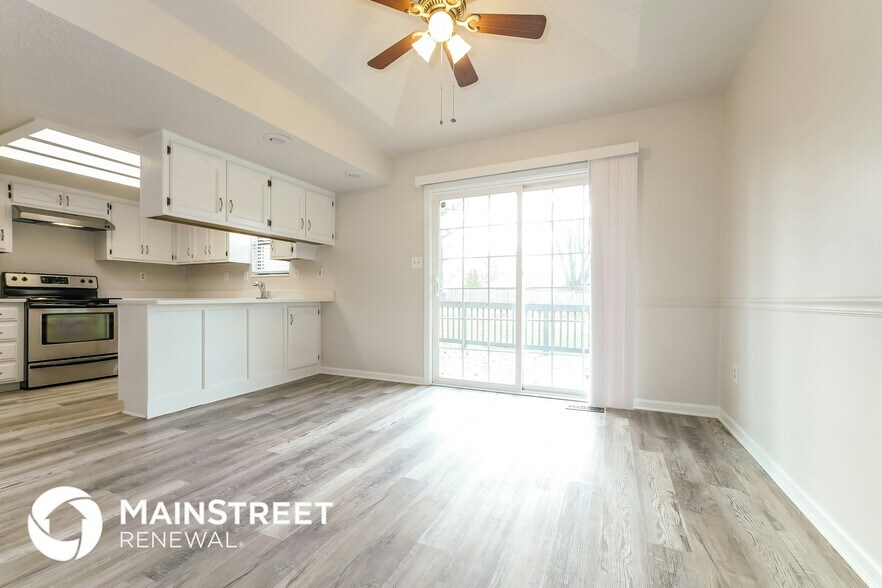 Building Photo - 10439 N Cherry Dr