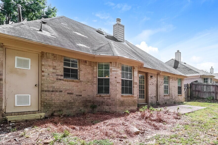 Building Photo - 7096 Lagrange Hill Dr