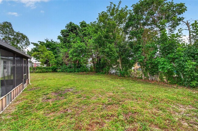 Building Photo - 10850 Eureka St