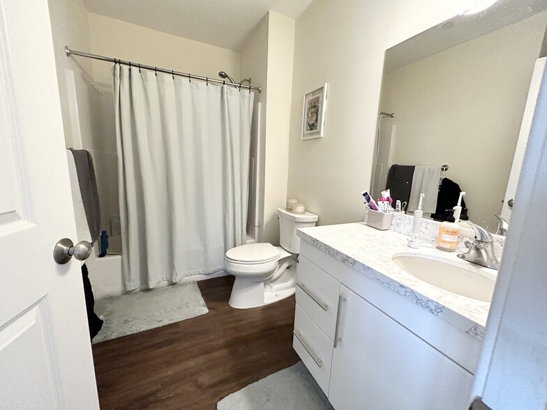 Building Photo - 81 Amory St