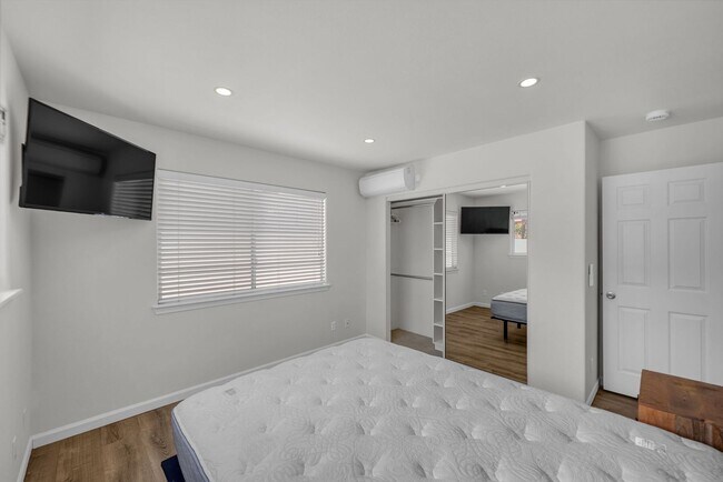 Building Photo - Newly Renovated Furnished 3BR/1BA Downstairs Unit with Pool Access in South Kihei